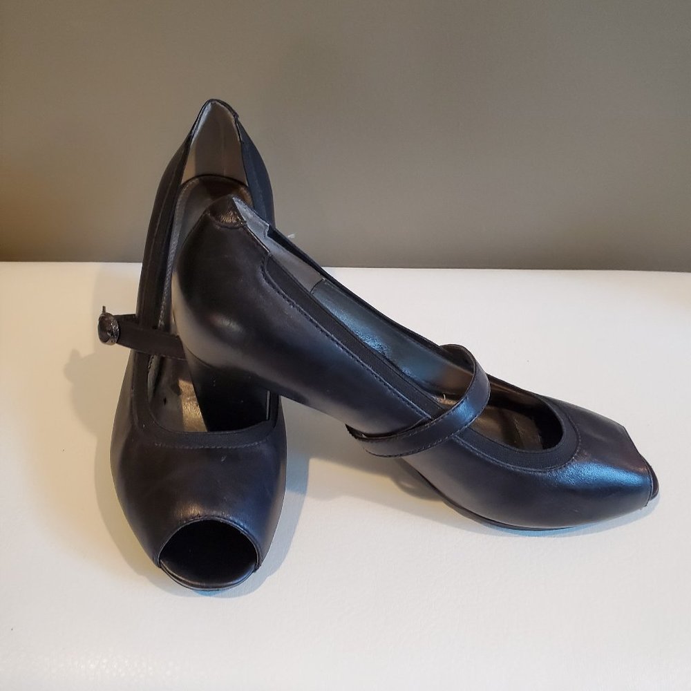 Leather Peep toe Mary Jane style Pumps
